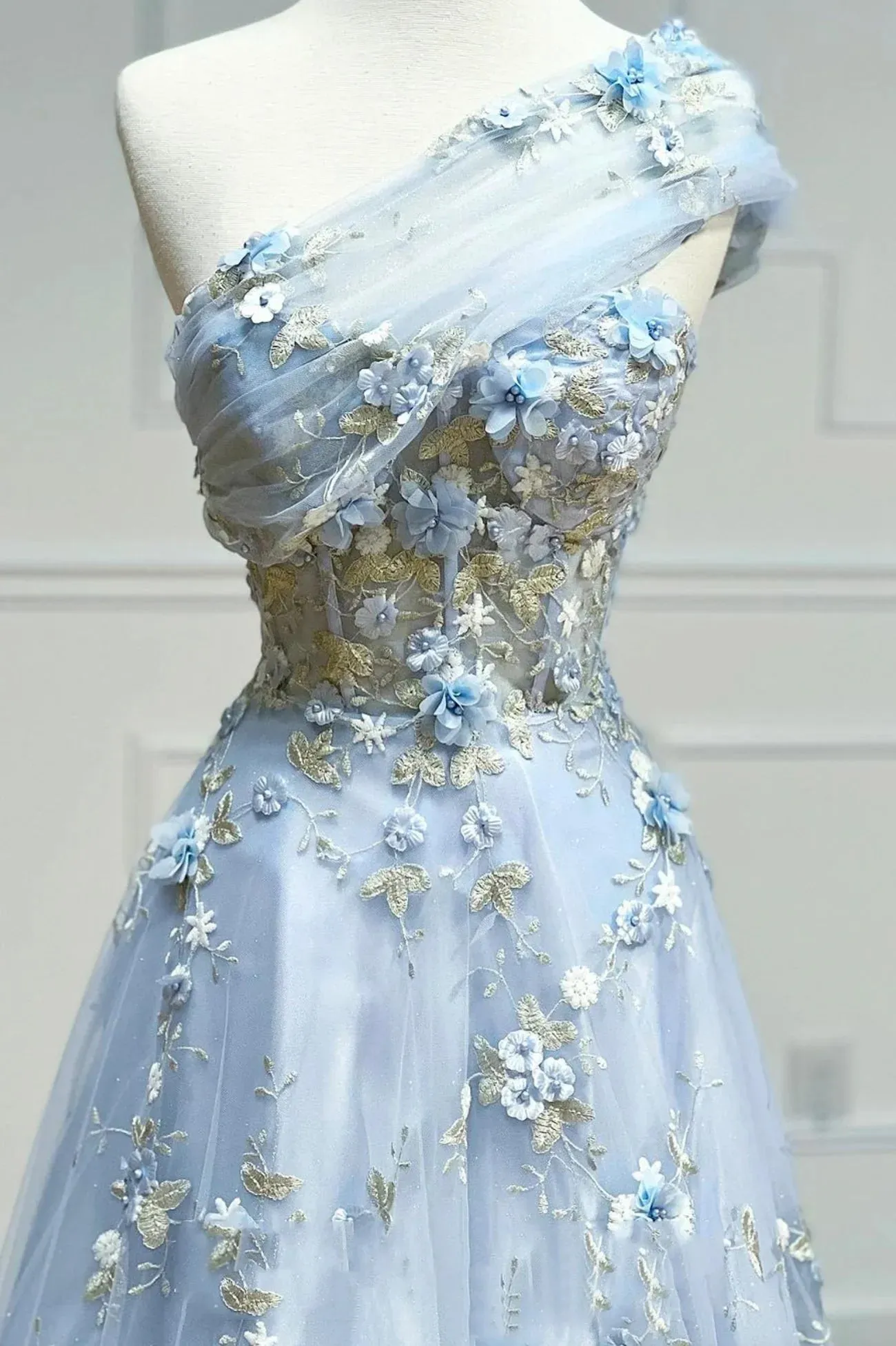 A-Line Strapless Blue Tulle Appliques Long Prom Dresses